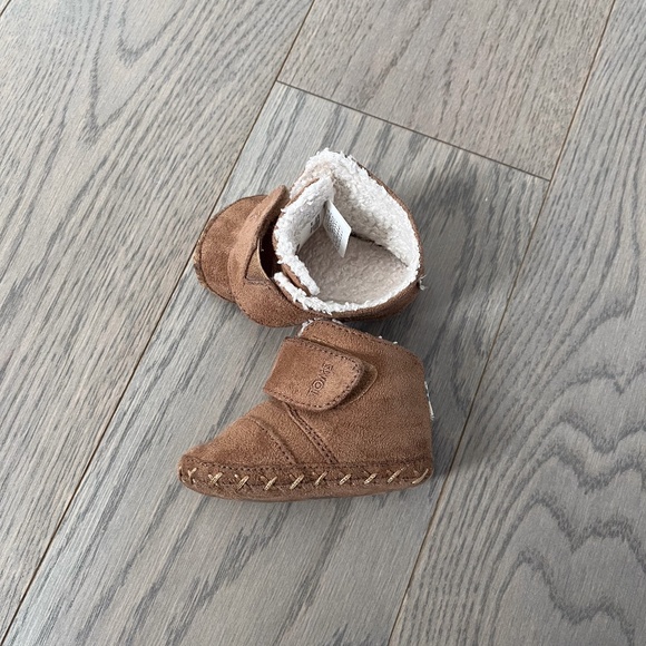 Toms Cuna Chestnut Baby Booties - Picture 7 of 12